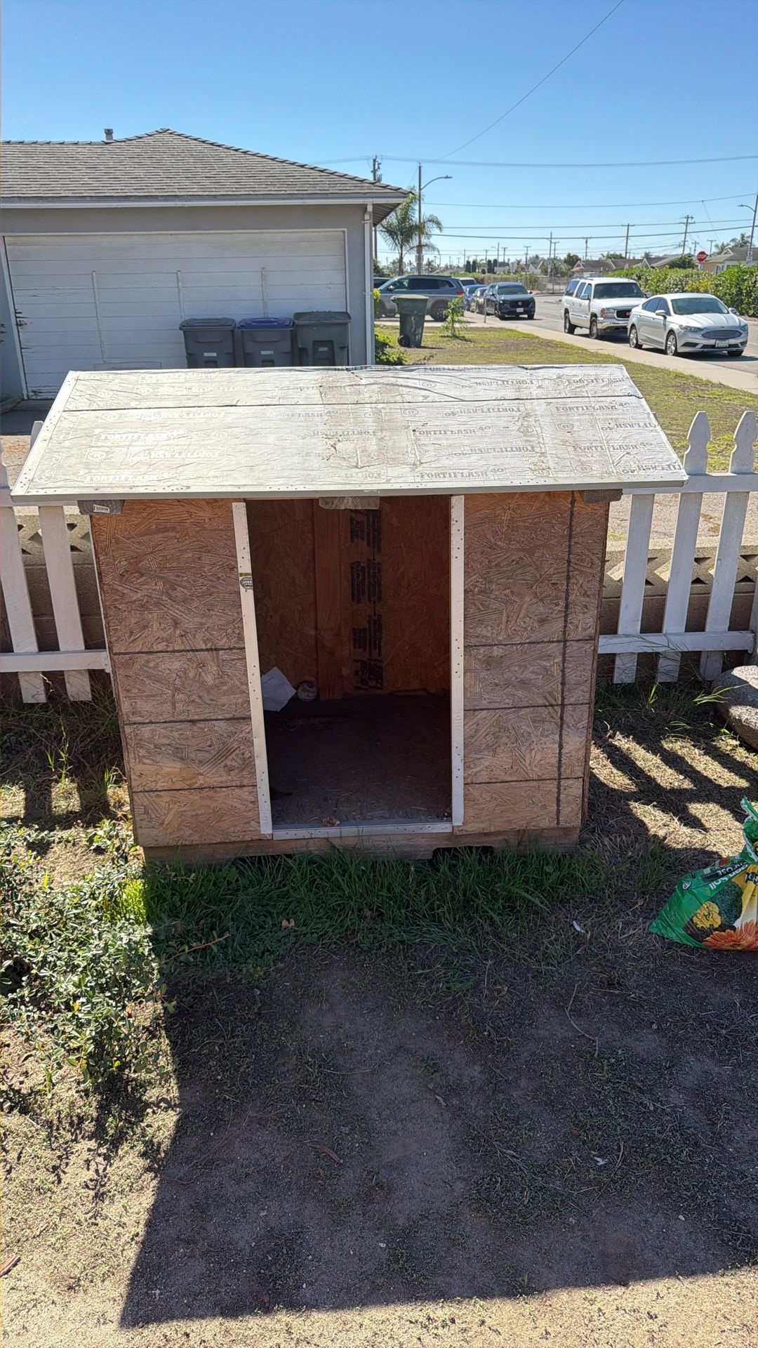 Wood Dog House 