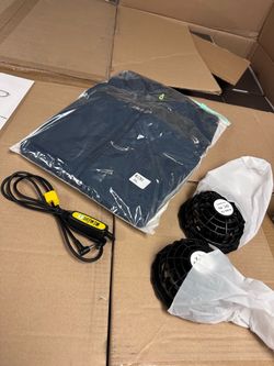 Cooling vest with 2 fans