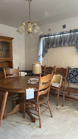 Oak table with 5 chairs