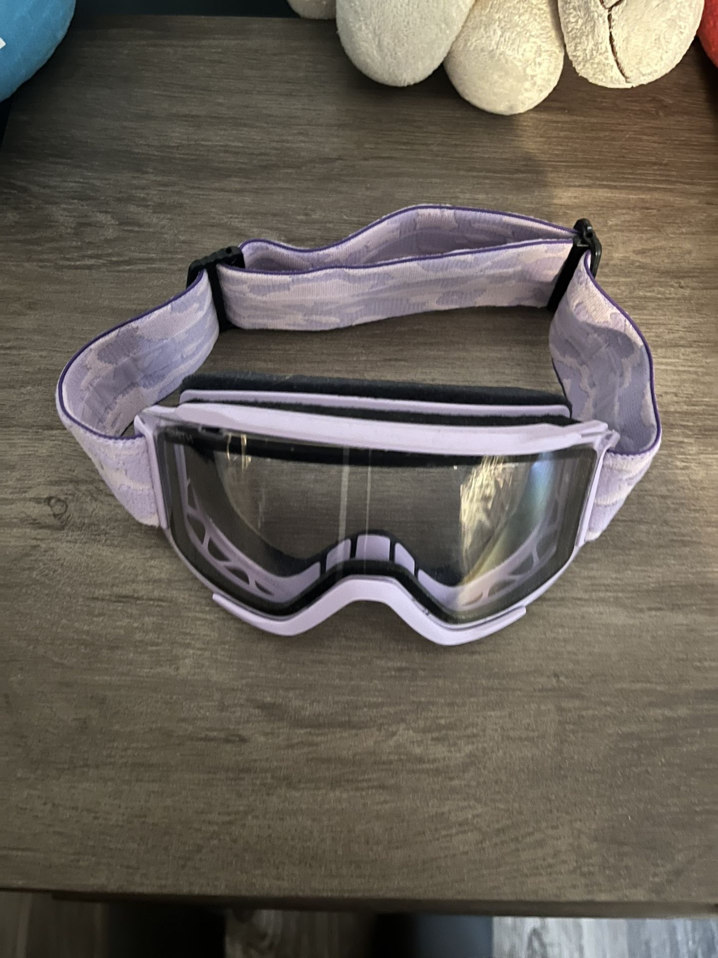 Snow goggles