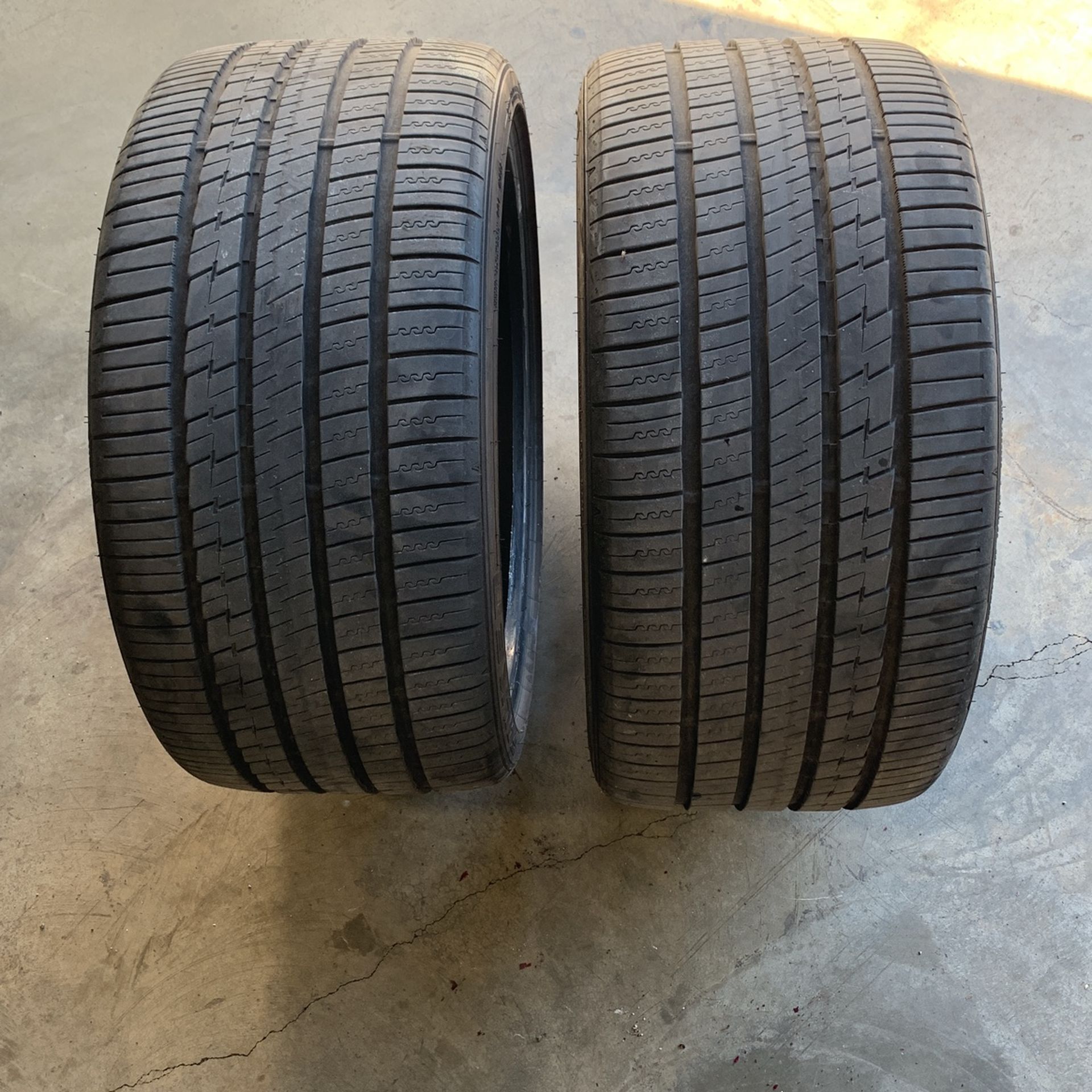 2 Corvette Tires, 285/30ZR20