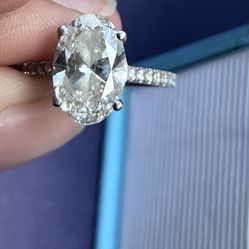 Oval Diamond Ring 