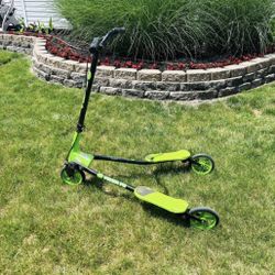 The Y Fliker Flow F5�The original freestyle scooter