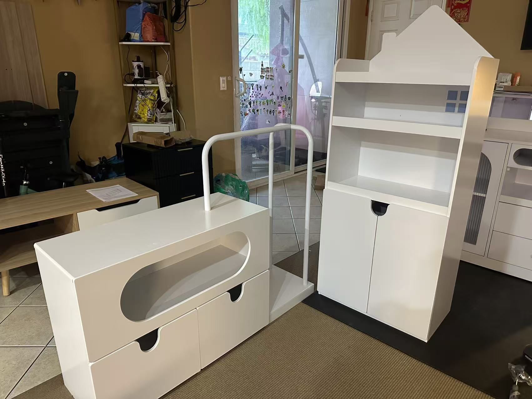 Brand New And Assembled Toy Storage Organizer with Clothes Rail, Combination Type Kids Bookshelf and Bookcase 