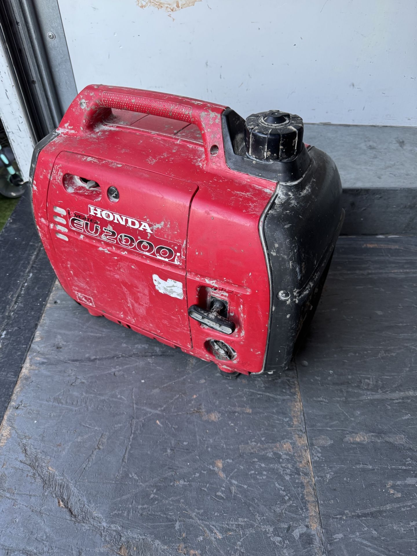 Honda Eu2000 Generator Good Condition Quiet,, Has A Lot Scratches 