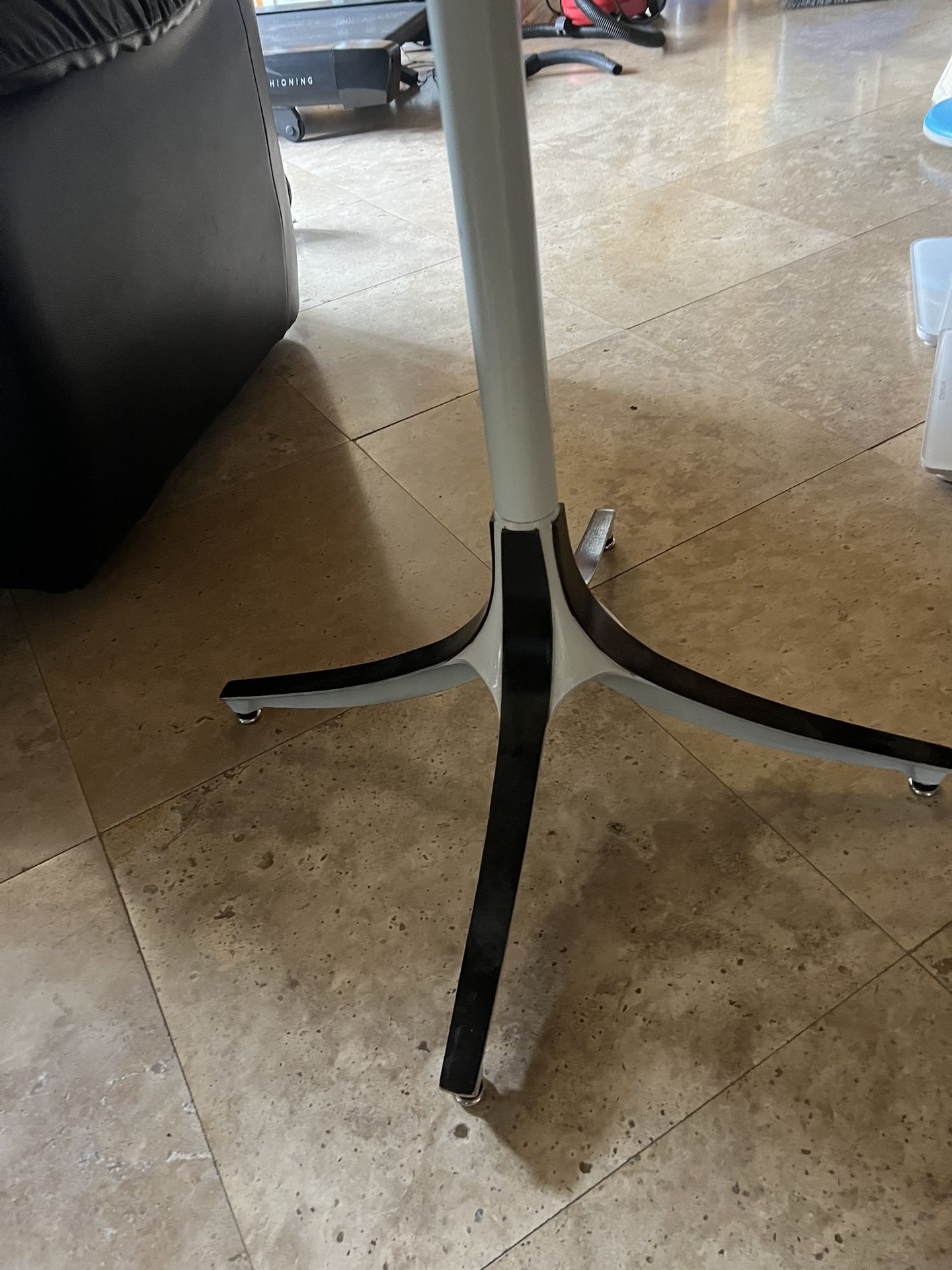 Beautiful Like New Round Table