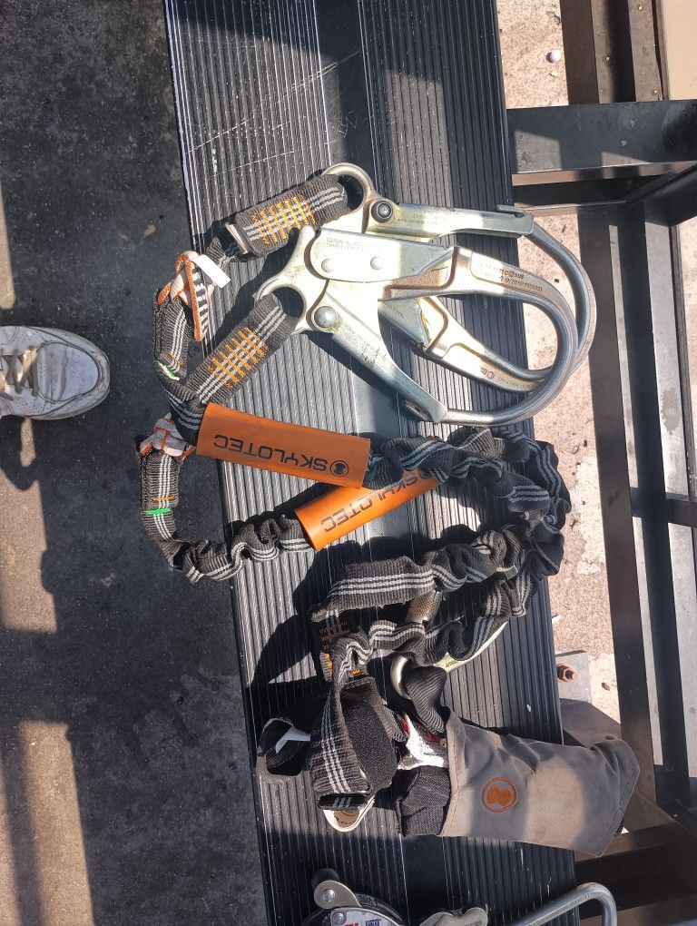 Zip Line Carriage And Lanyard 
