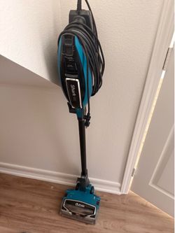 SHARK VACUUM