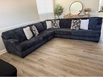 Ashley’s furniture 3pc sectional sofa