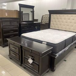 BRYNHURST DARK BROWN UPHOLSTERED PANEL BEDROOM SET