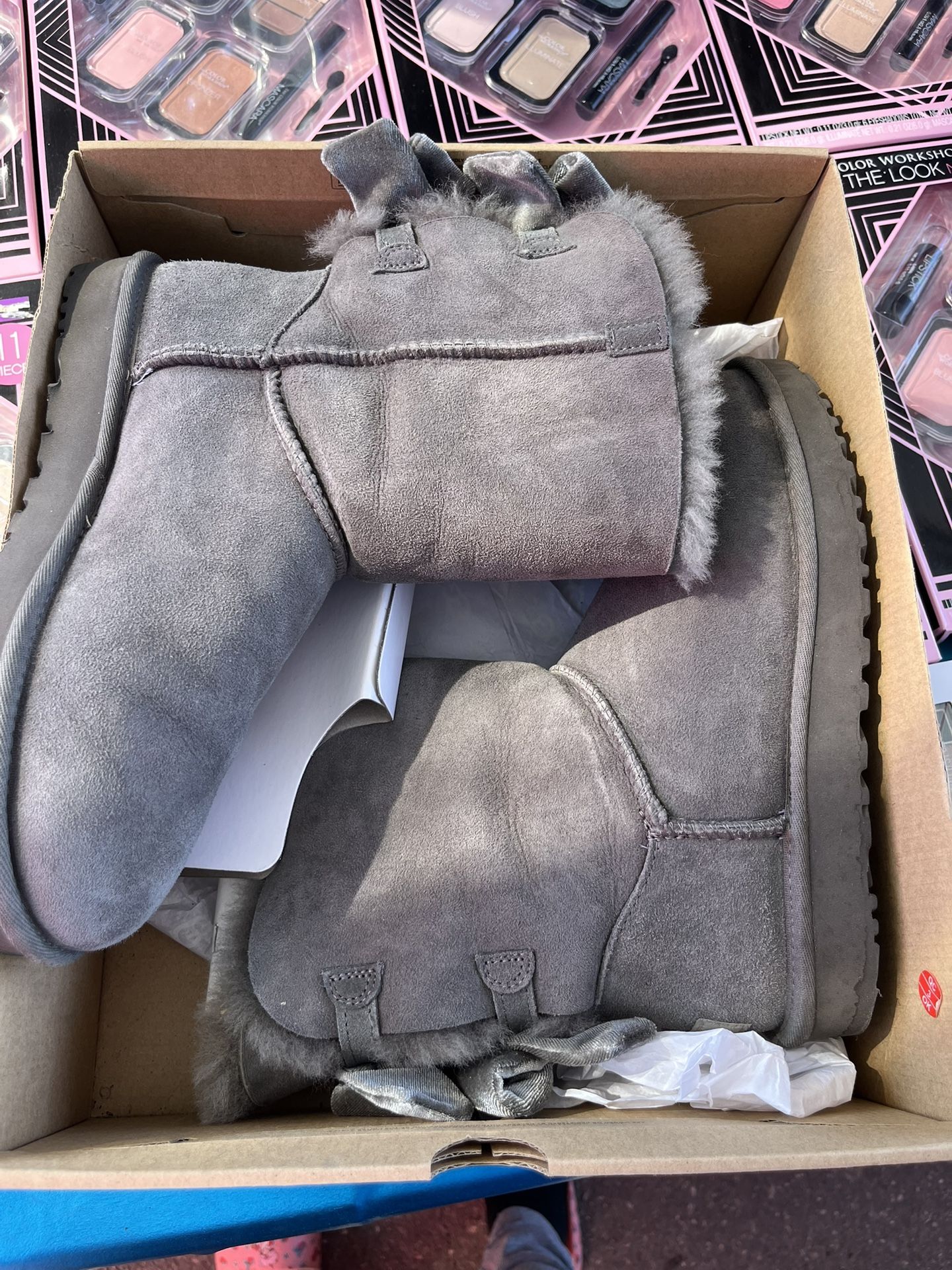 GREY UGG BOOTS SIZE 9