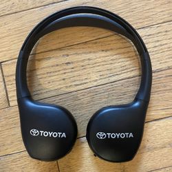 2 Toyota Dual channel fold flat Wireless headphones