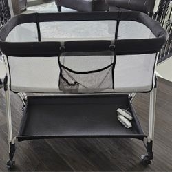 Baby bedside bassinet - adjustable height