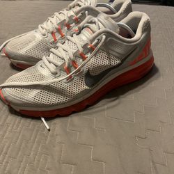 AirMax Size 9.5 Mens 11 Women’s In Good Condition