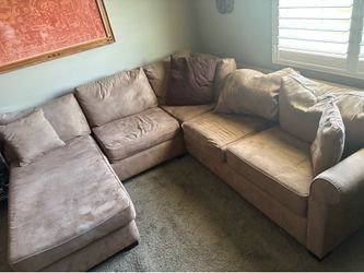 Sectional couch beige. Great condition