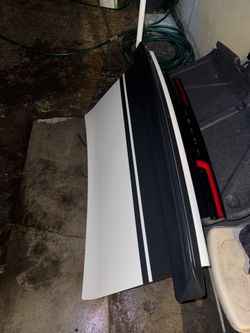 22 challenger Scatpack trunk and gas cover