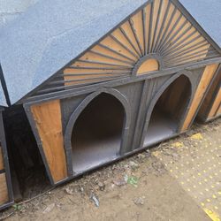 Large Dog House (Available) 