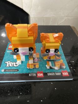 Retired LEGO Brick heads Pets Ginger Tabby and Kitten Set