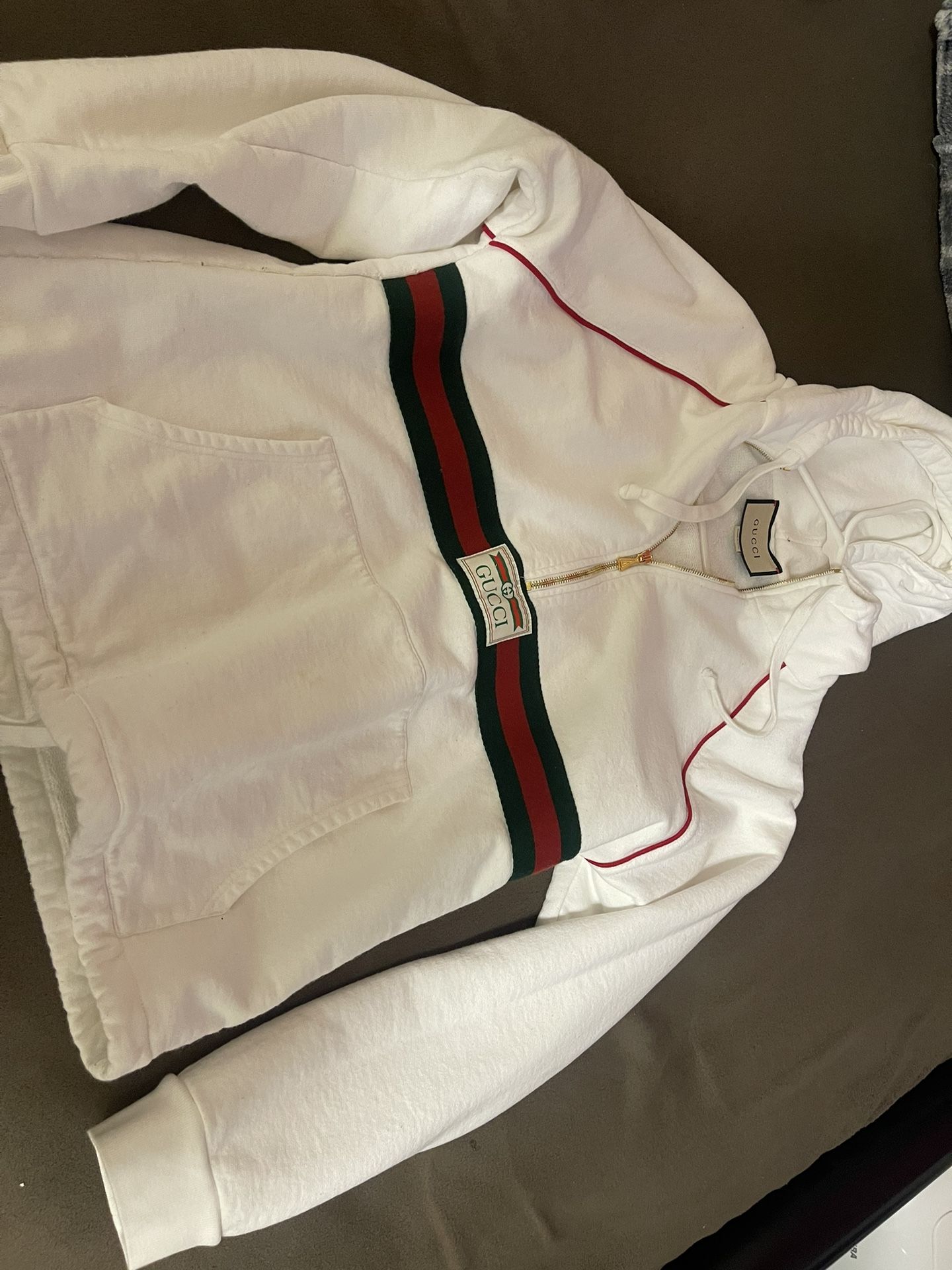Great Offer.. Gucci Sweater.. Medium Size ..500 Dollars