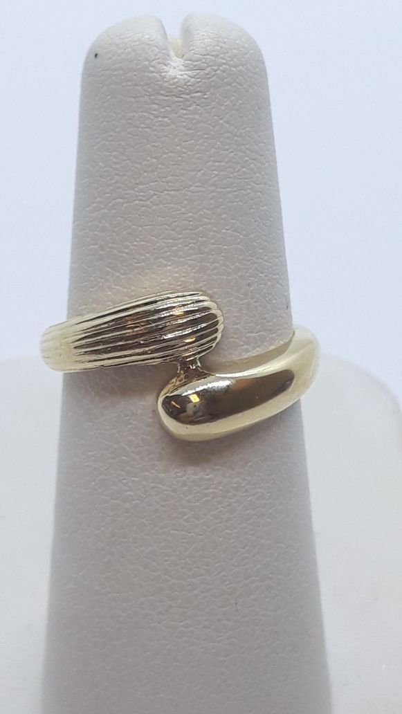 14k yellow gold fashion ring 3.5 grams size 6