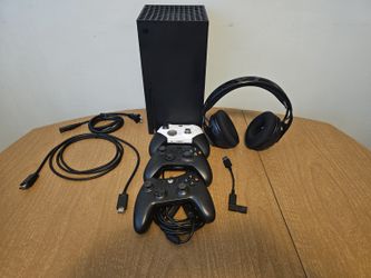 Xbox Series X 1TB Bundle - 3 controllers + RIG Wireless Headset