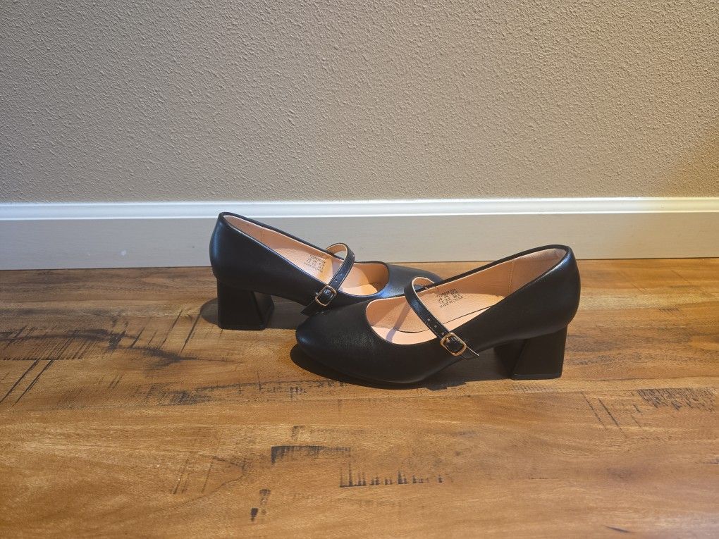 Womens Size 7.5 Trary Low Heels