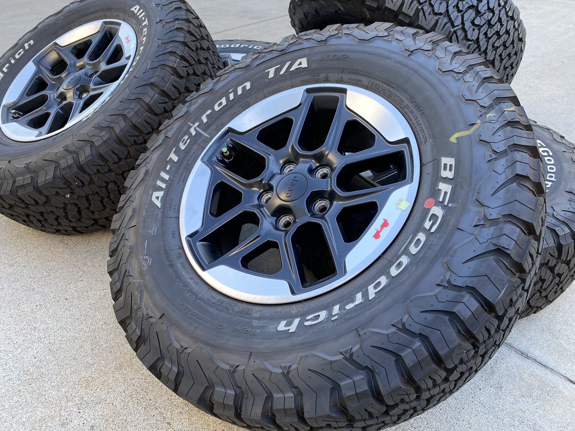 2020 Jeep Wrangler Rubicon wheels Gladiator BFGoodrich LT285/70r17 WITH SENSORS INCLUDED