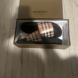 BURBERRY SLIDES