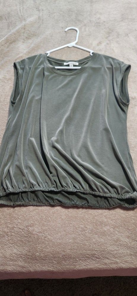 WOMENS CLOTHES CLOSET CLEANOUT