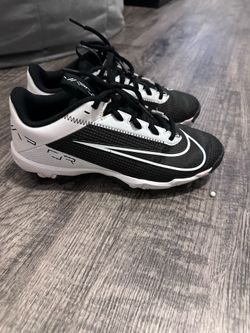 Boys Nike cleats size 5