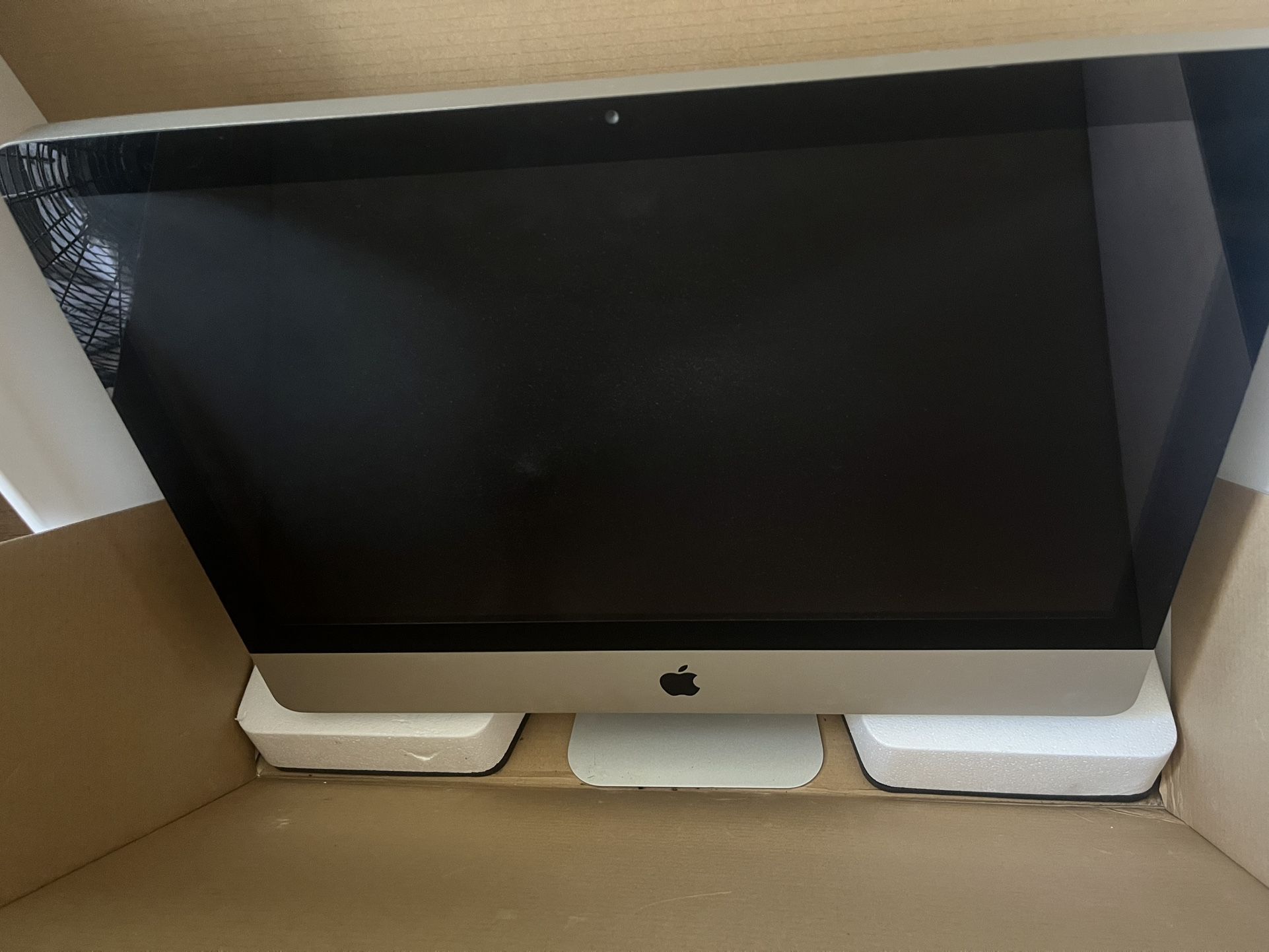 💻 Apple iMac Desktop Computer (Unknown Year, For Parts or Repair) . . . . . . . . . . . . . . . . . . . . . . .. . . . . . .