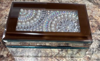 Mirrored jewelry box