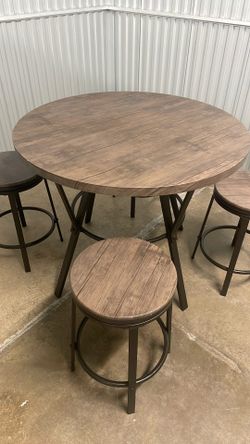 Round Table With 4 Stools