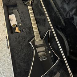 Jackson USA Kelly KE2 Black With White Pinstripes
