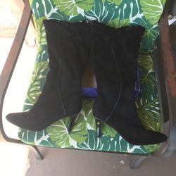 Woman Sweade Boots size size 71/2