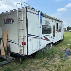 🚐 Junk Camper / Project Trailer – Must Go