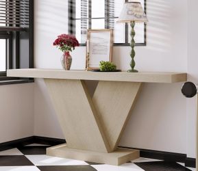 Entrance table
