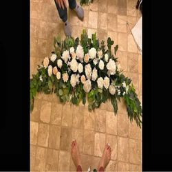 white plan Romantic Wedding Decor – Featuring Exquisite Floral Displays
