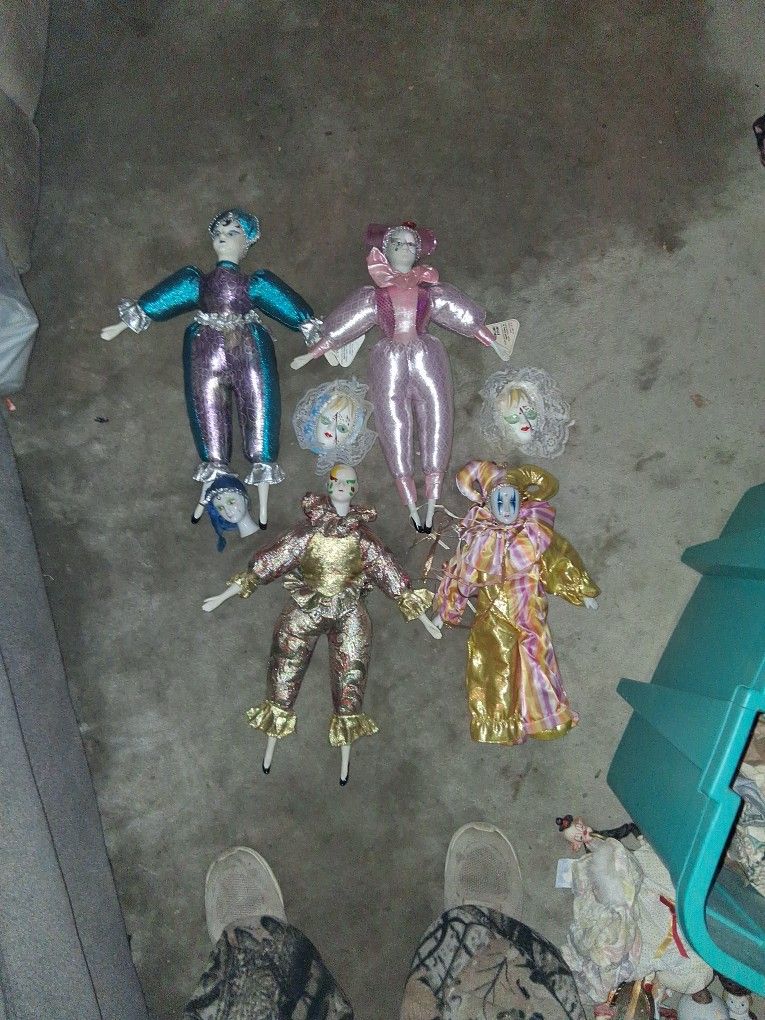 4 Clowns With Ceramic Head And Feet. 2 Ceramic Heads , 1 Stand Up Ceramic Head