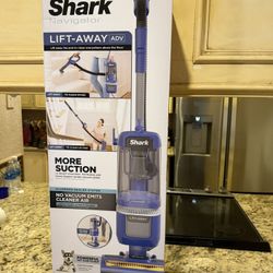 New Shark Navigator Lift Away Vacuum 