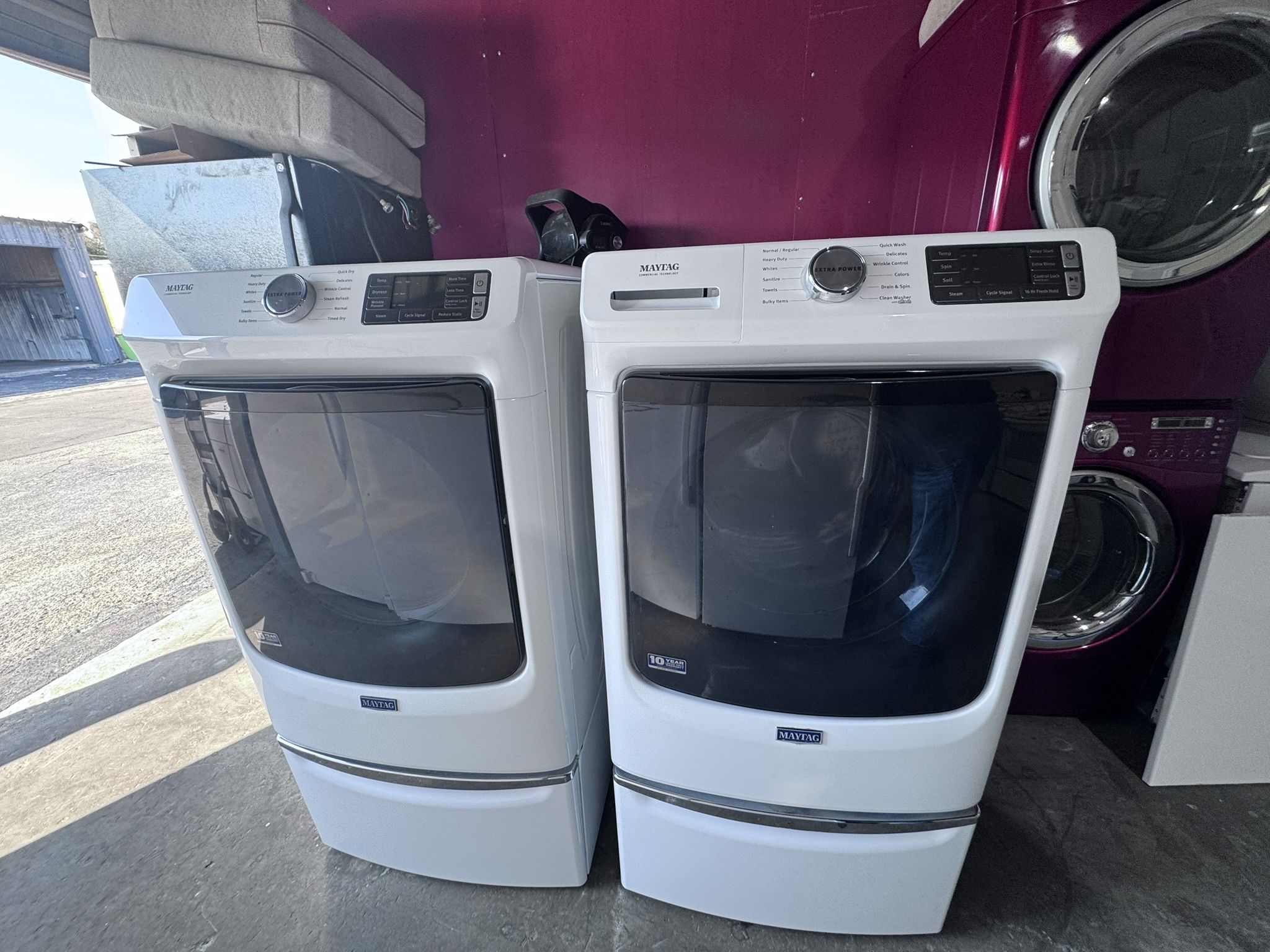 Maytag Washer and Dryer set Xl Capacity Gas Dryer