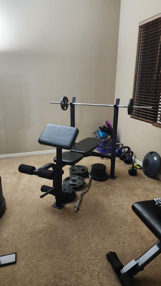 Workout Bench w/ 2 bars and Weights