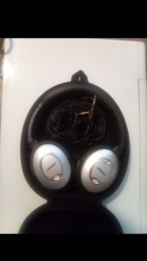 Bose Quiet Comfort 15 over ear headphones
