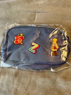 Disney Worlds Collide Tour Exclusive Memoriabilia Descendants Zip Pouch with Patches