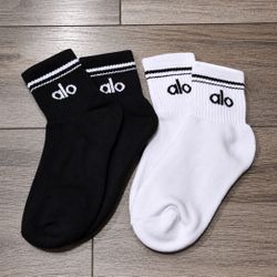 Alo Black/ White Socks 4 Pack