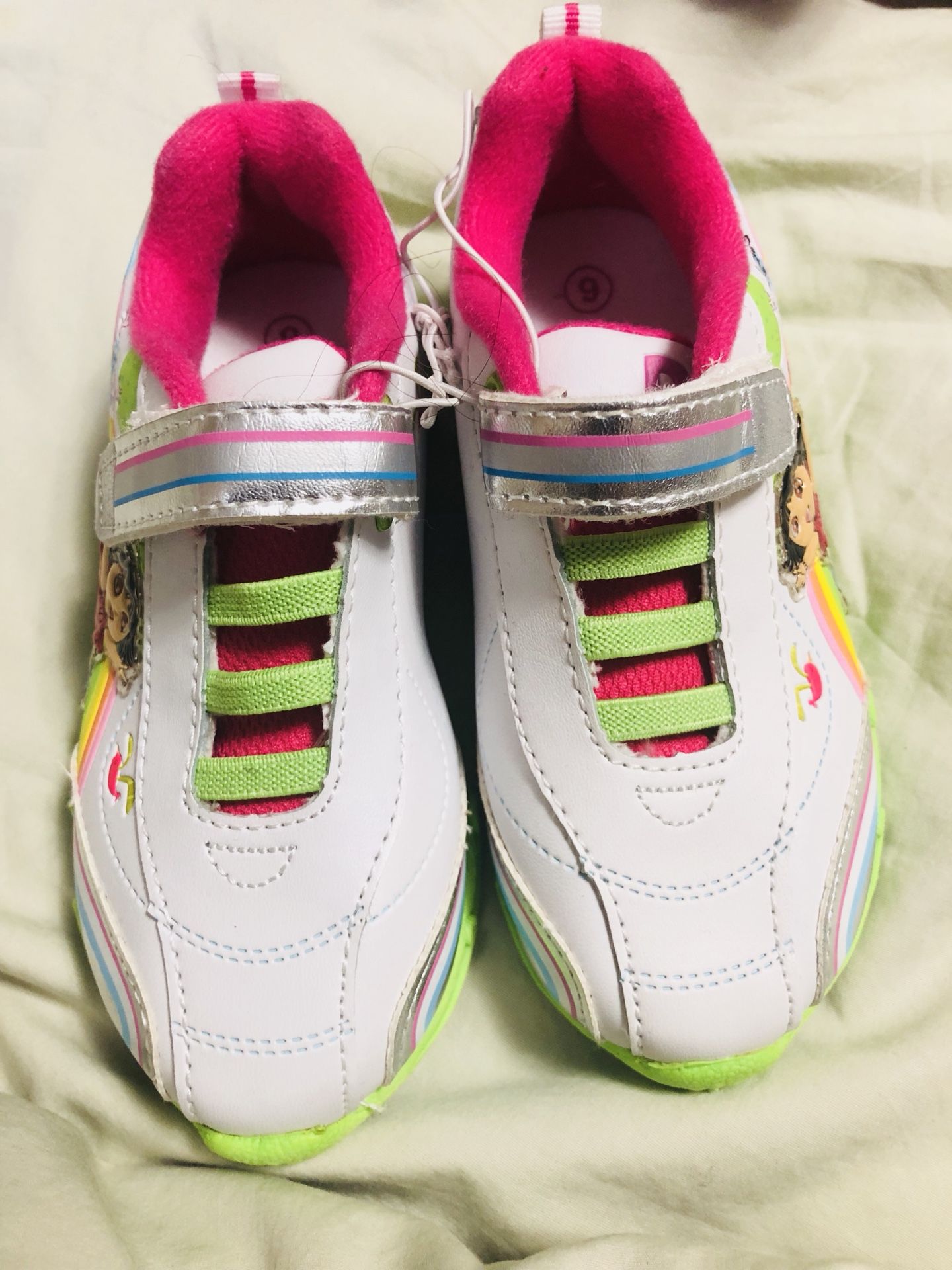 Toddler girl’s Dora sneakers with velcro