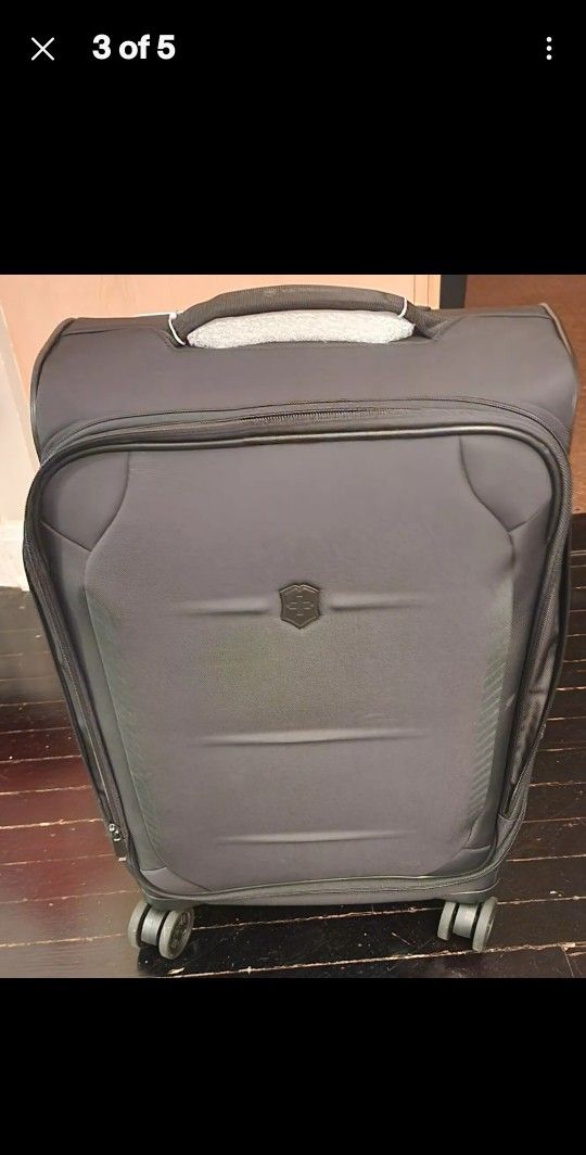 Carry On Luggage Victorinox 22 Inch