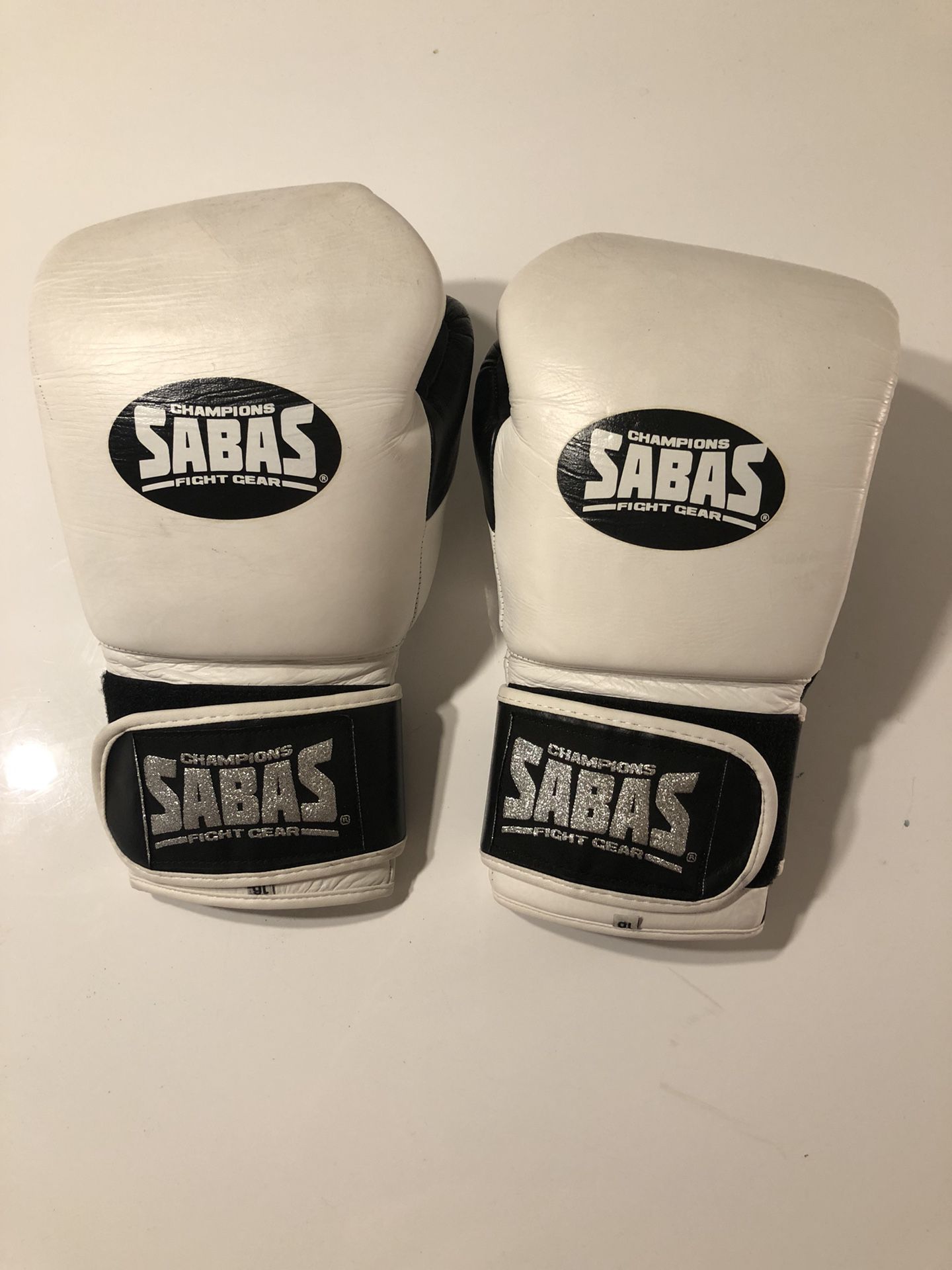 Sabas boxing gloves pro series used 16 oz