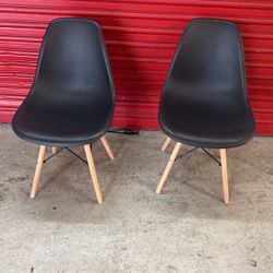 2 Black & Wooden Leg Chairs With Metal Bars Standard Size 