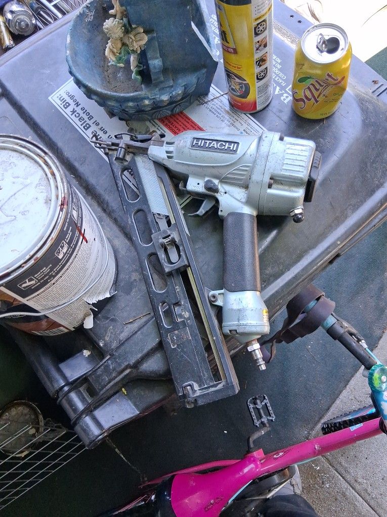 Hitachi Finishing Nail Gun